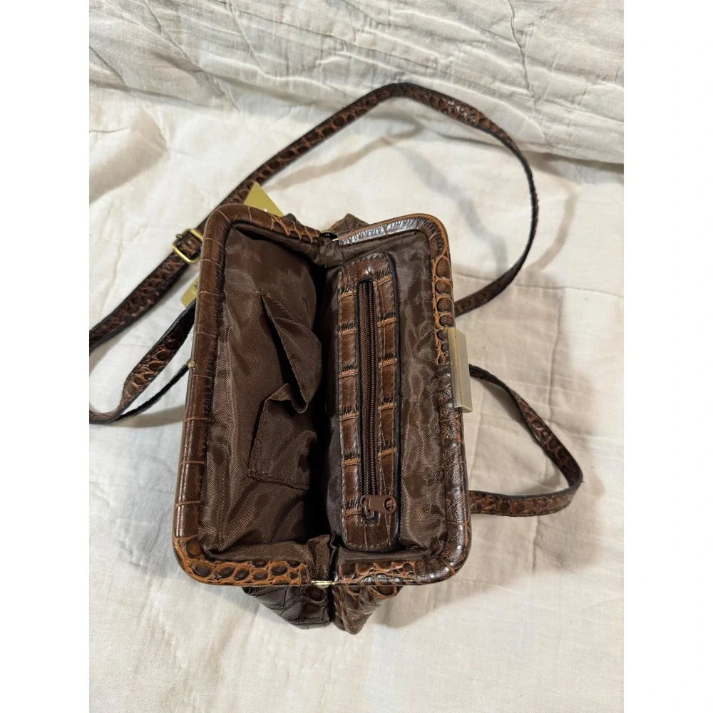 NWT VNTG Bueno Collection Brown Hornback Croc Embossed Crossbody Bag Kiss Lock